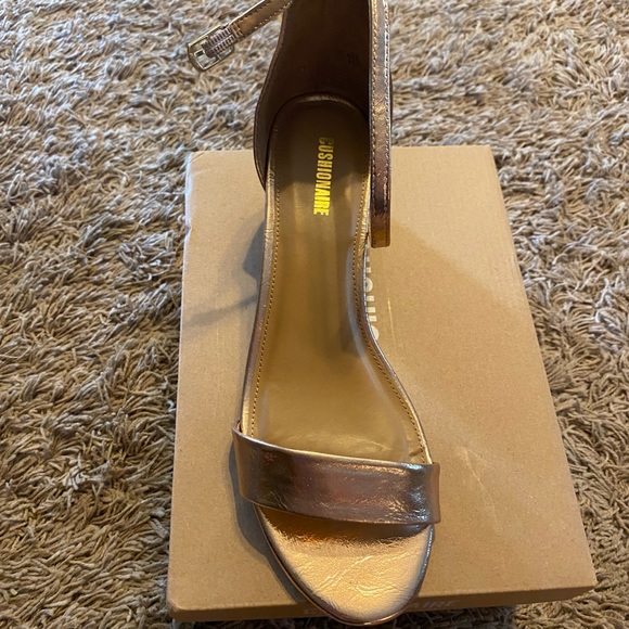 Cushionair gold heels - Picture 2 of 2